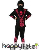 Costume de ninja noir et rouge avec tête de mort
