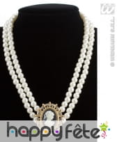 Collier de perles avec pendentif ancien