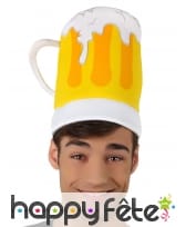 Chapeau en forme de chope de bière