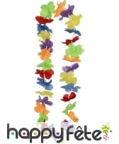 Collier hawaïen avec fleurs