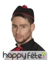 Calot noir de prêtre avec pompon rouge