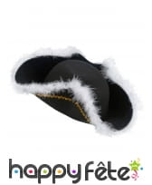 Chapeau noir de pirate bord en froufrou blanc