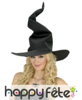 Chapeau pointu noir biscornu