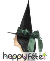 Chapeau pointu noir et noeud vert