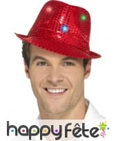 Chapeau rouge à sequins lumineux