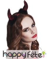 Cornes rouges sequins noirs et fourrure