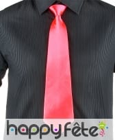 Cravate saumon fluo, attache élastique