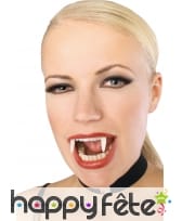 Dents phosphorescentes de vampire