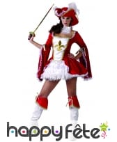 Elegant costume court rouge de femme mousquetaire