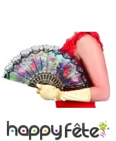 Eventail fleuri multicolore sur fond noir