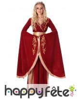 Elegante tenue rouge or de reine médiévale