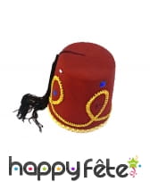 Fez rouge avec galon et pierres