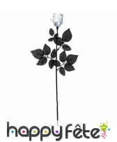 Fausse rose blanche ensanglantée, image 1