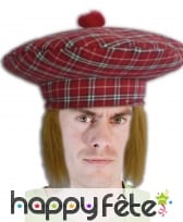 Grand bonnet ecossais avec cheveux roux