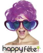 Grandes lunettes en forme de coeur.