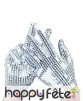 Gants recouverts de sequins argentés