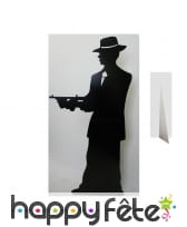 Grande silhouette de gangster armé en carton
