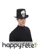 Haut de forme avec tête de mort imprimée