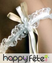 Jarretiere en dentelle blanche et noeud