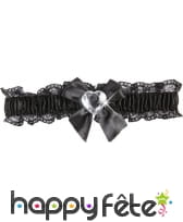 Jarretière noire avec coeur argenté