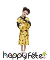 Kimono jaune satiné de petite chinoise