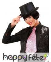 Large cravate rose recouverte de paillettes