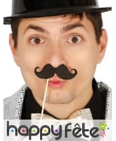 Lot de 6 moustaches noires photobooth de 10 cm