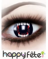 Lentilles dents de vampire sur fond noir