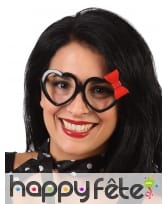 Lunettes noires en forme de coeur avec petit noeud