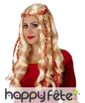 Longue perruque blonde ondulée et rubans rouges