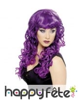 Longue perruque ondulée violette et mèches noires