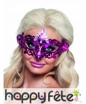 Loup rose avec gemmes argentées