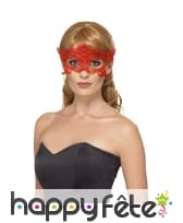 Loup rouge en dentelle brodée