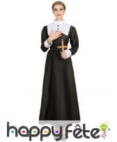 Longue robe noire de religieuse