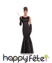 Longue robe noire de soirée prêt du corps