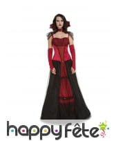Longue robe rouge et noire de femme vampire