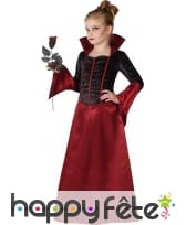 Longue robe rouge et noire de petite vampiresse