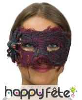 Loup violet tissu déchiré et araignée