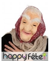 Masque de vieille femme avec foulard rouge