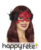 Masque loup rouge en filigrane avec roses