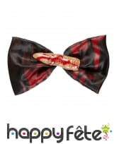 Noeud papillon avec doigt arraché ensanglanté