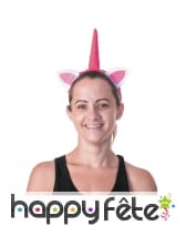 Oreilles et corne de licorne sur serre tête