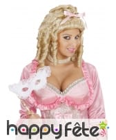 Perruque blonde de boucles anglaises et montage