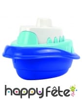 Petit bateau en plastique