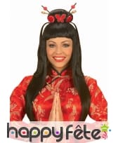 Perruque de chinoise avec chignon et barettes