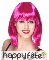 Perruque fuschia mi-longue avec frange