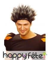 Perruque grise, cheveux droits relevés