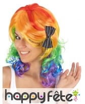 Perruque mi-longue multicolore et bouclée