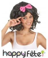 Perruque noire avec noeud rose années 50