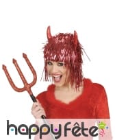 Perruque rouge métallique avec cornes de diable